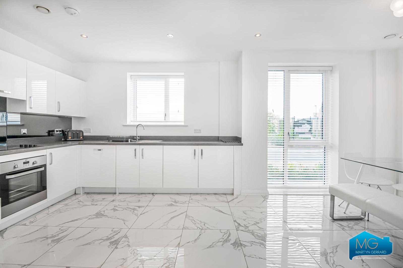 3 bedroom Ground Floor Flat to rent - Martyn Gerrard