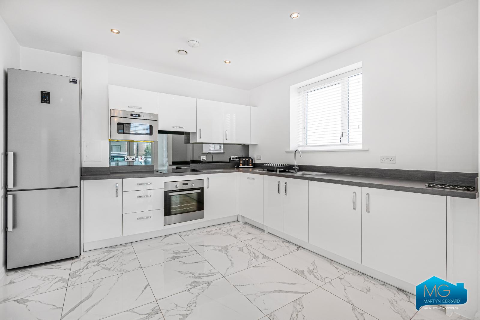 3 bedroom Ground Floor Flat to rent - Martyn Gerrard