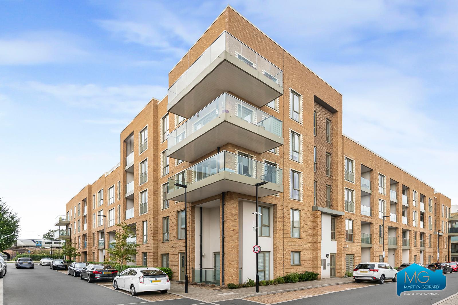 3 bedroom Ground Floor Flat to rent - Martyn Gerrard