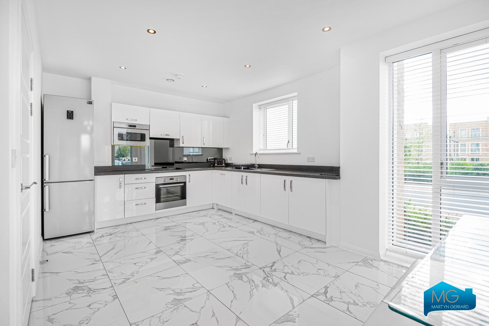 3 bedroom Ground Floor Flat to rent - Martyn Gerrard