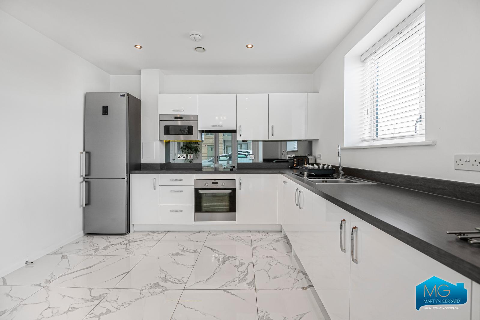 3 bedroom Ground Floor Flat to rent - Martyn Gerrard
