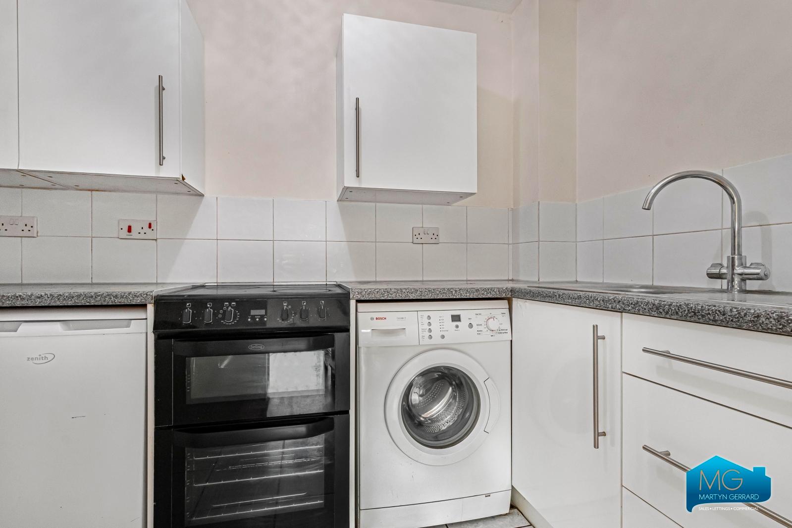 1 bedroom Ground Floor Flat to rent - Martyn Gerrard
