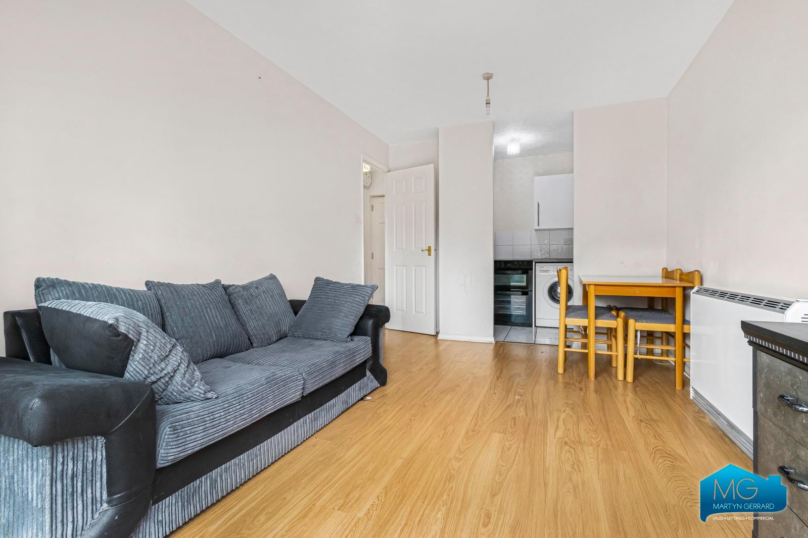 1 bedroom Ground Floor Flat to rent - Martyn Gerrard