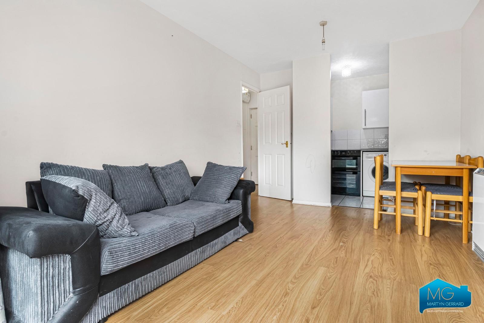 1 bedroom Ground Floor Flat to rent - Martyn Gerrard