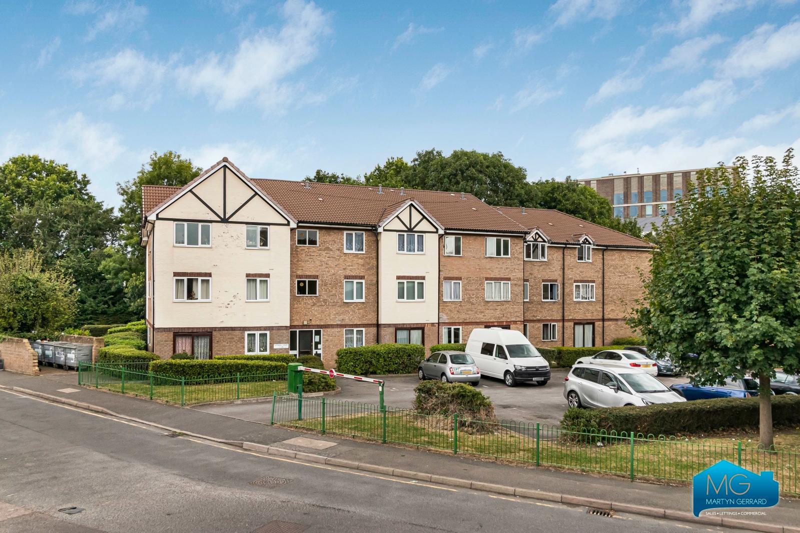 1 bedroom Ground Floor Flat to rent - Martyn Gerrard