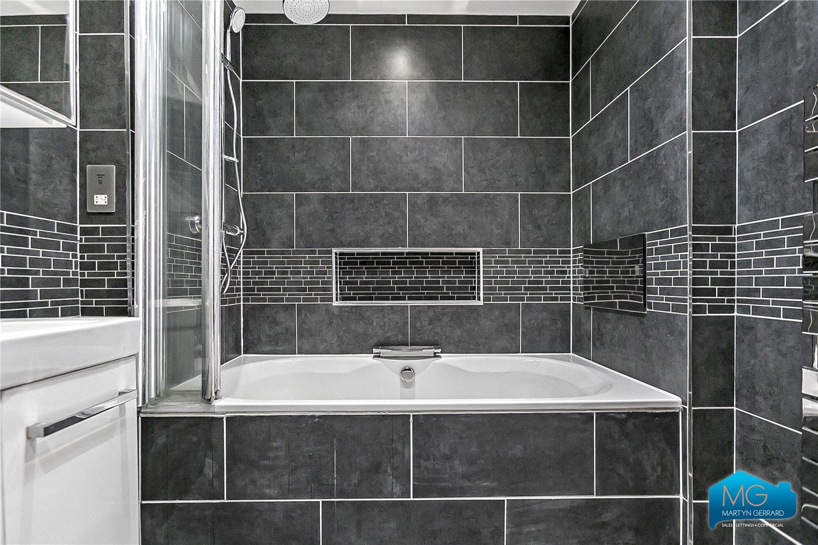 3 bedroom Semi-Detached House to rent - Martyn Gerrard