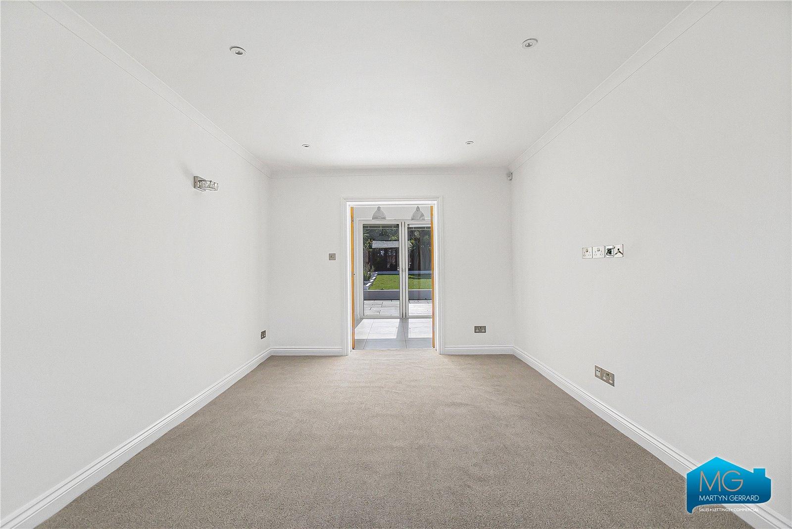 3 bedroom Semi-Detached House to rent - Martyn Gerrard