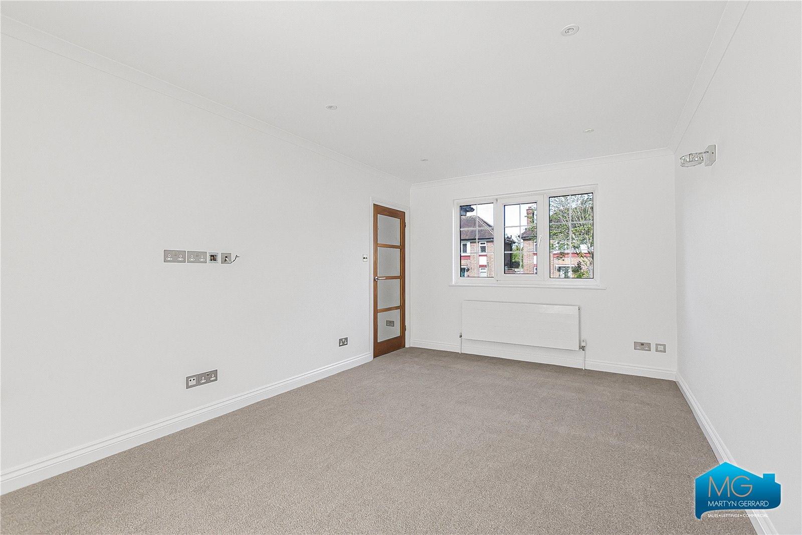 3 bedroom Semi-Detached House to rent - Martyn Gerrard