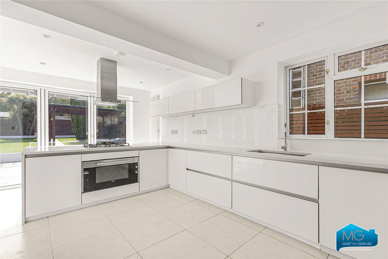 3 bedroom Semi-Detached House to rent - Martyn Gerrard