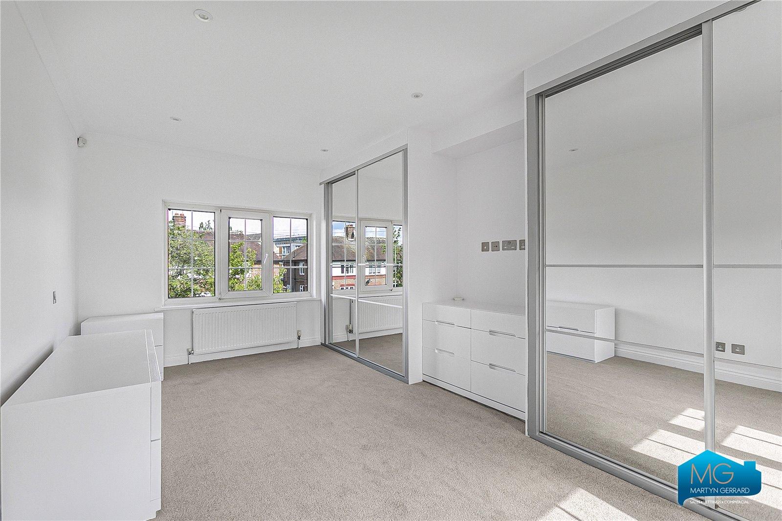 3 bedroom Semi-Detached House to rent - Martyn Gerrard