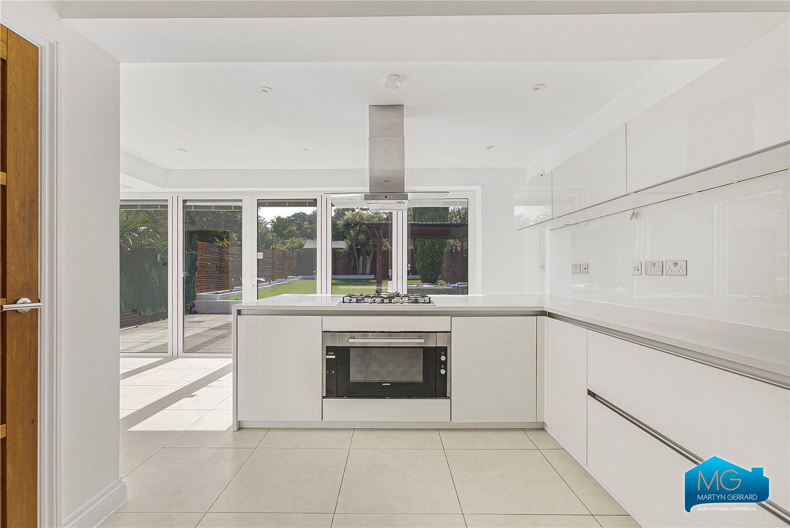 3 bedroom Semi-Detached House to rent - Martyn Gerrard