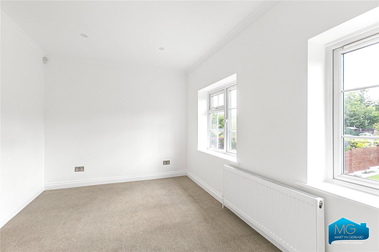 3 bedroom Semi-Detached House to rent - Martyn Gerrard