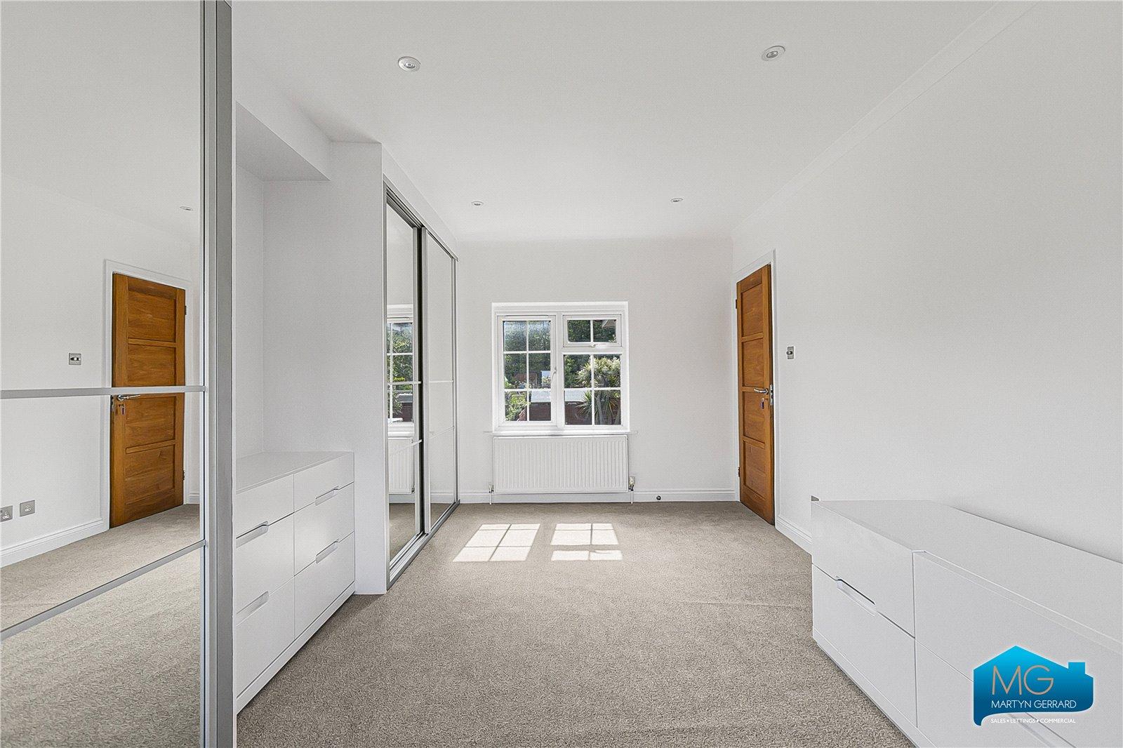 3 bedroom Semi-Detached House to rent - Martyn Gerrard
