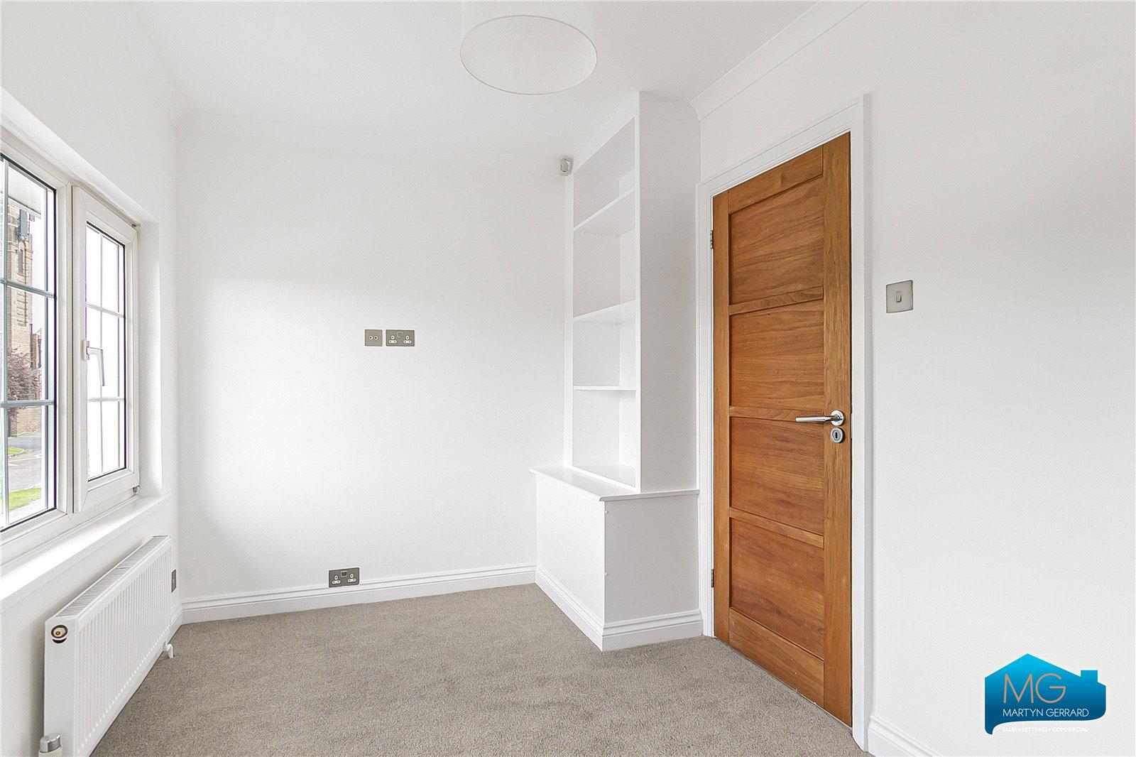 3 bedroom Semi-Detached House to rent - Martyn Gerrard