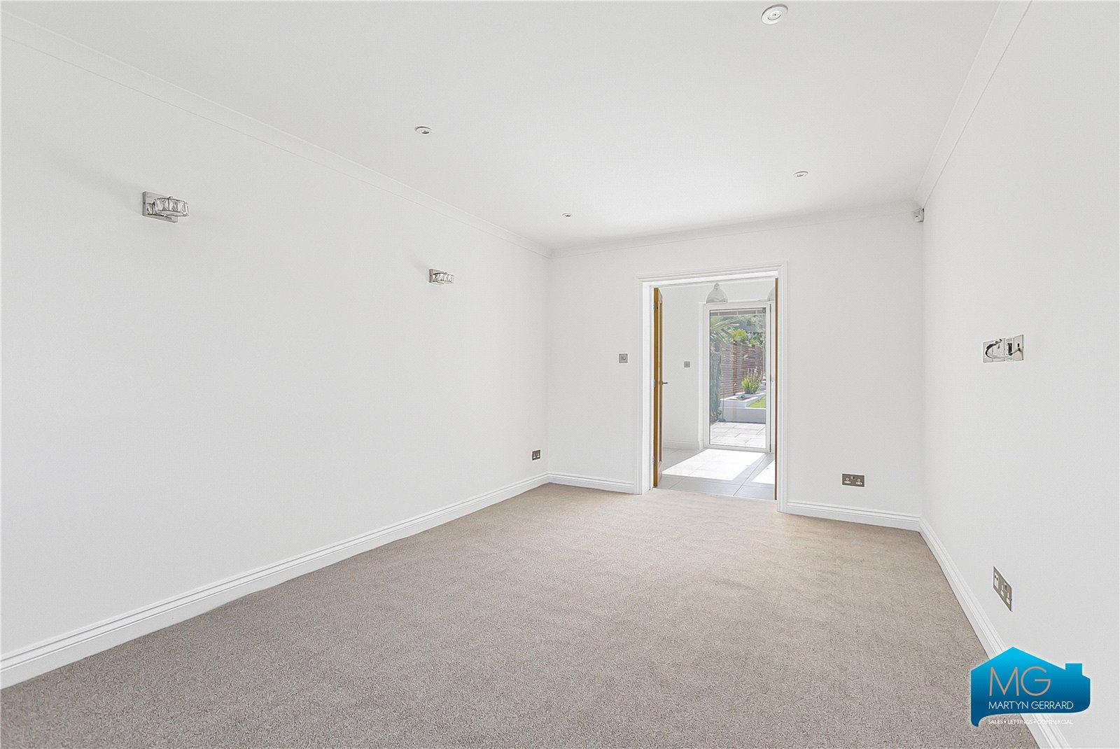 3 bedroom Semi-Detached House to rent - Martyn Gerrard