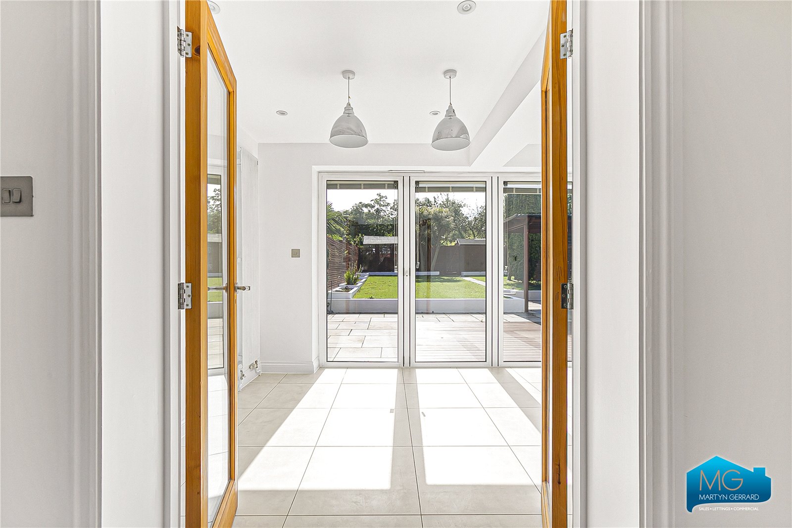3 bedroom Semi-Detached House to rent - Martyn Gerrard