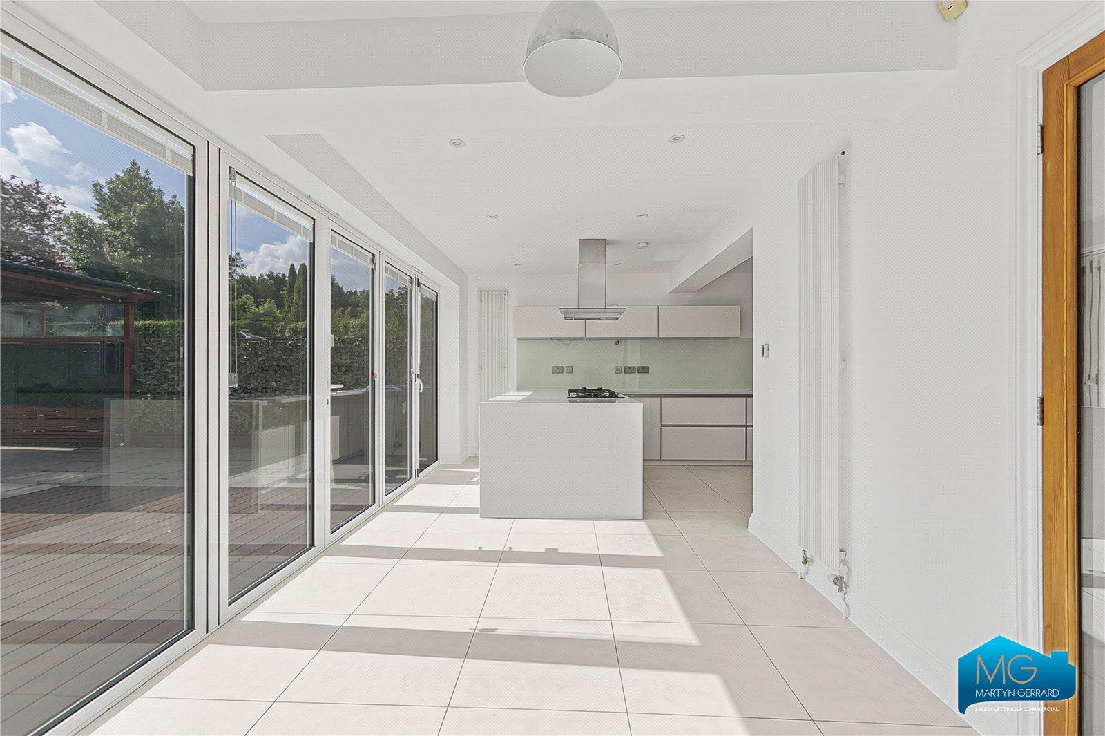 3 bedroom Semi-Detached House to rent - Martyn Gerrard