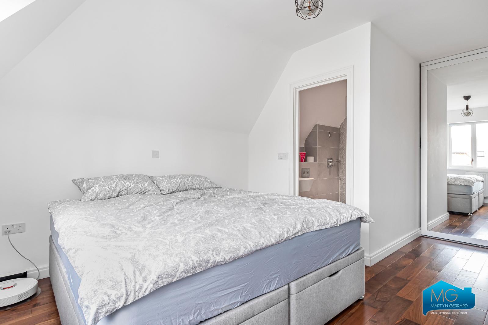 2 bedroom Apartment to rent - Martyn Gerrard