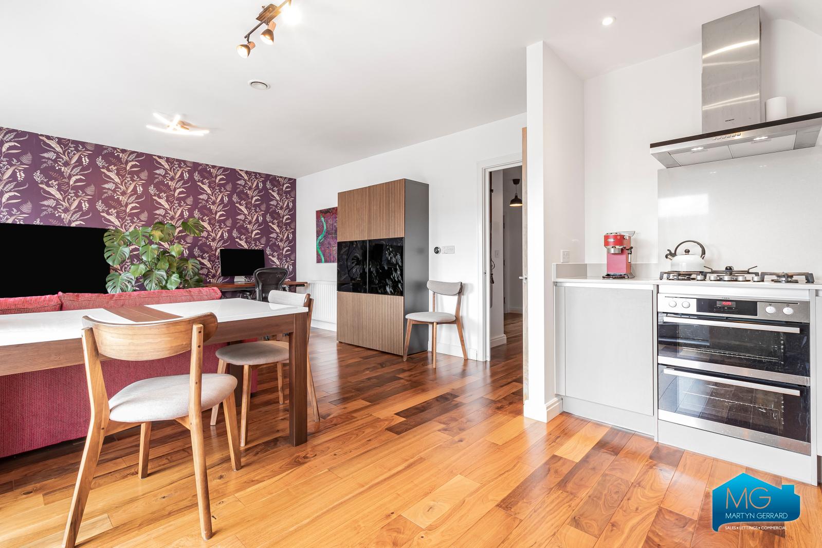 2 bedroom Apartment to rent - Martyn Gerrard