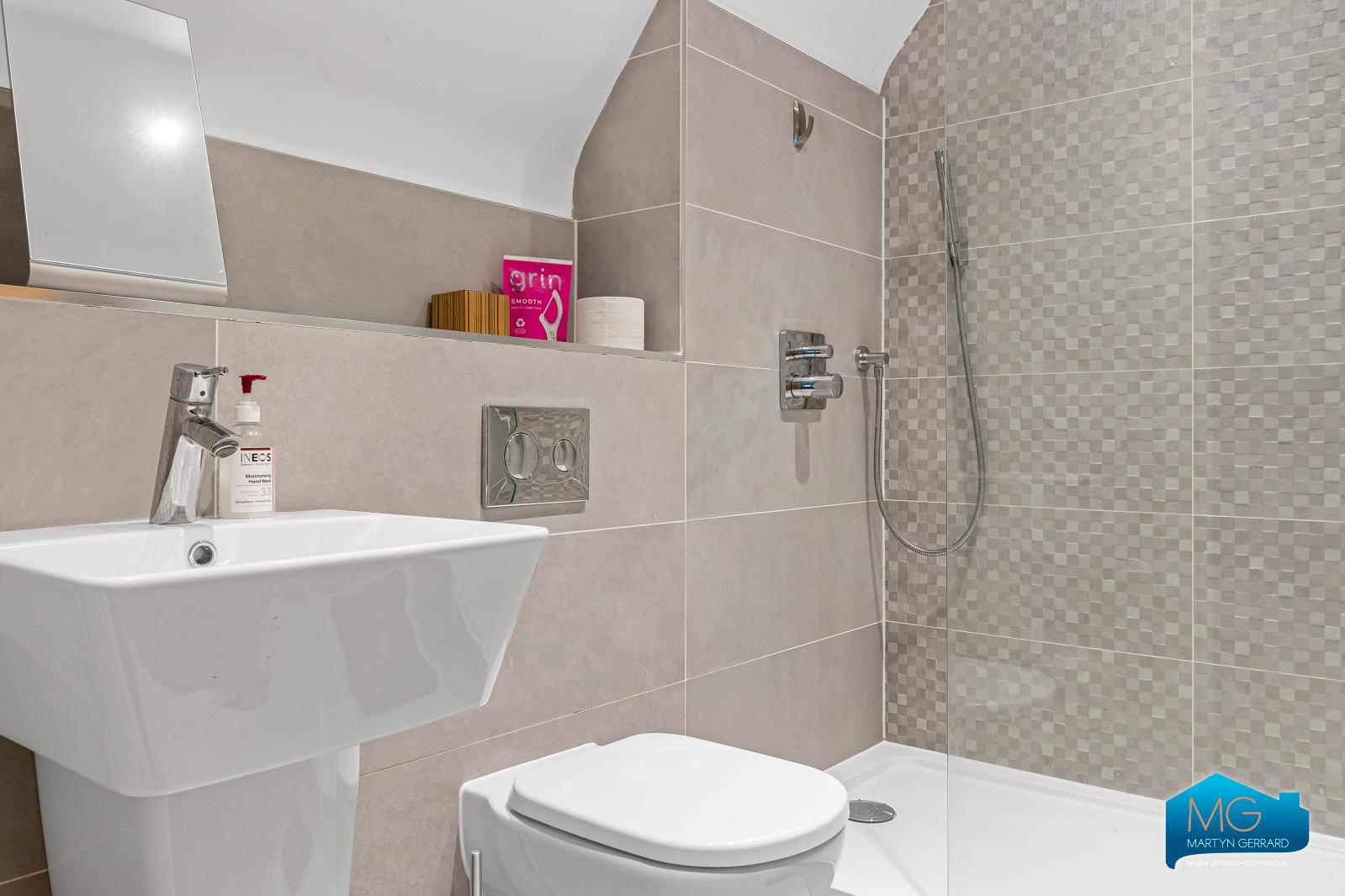 2 bedroom Apartment to rent - Martyn Gerrard