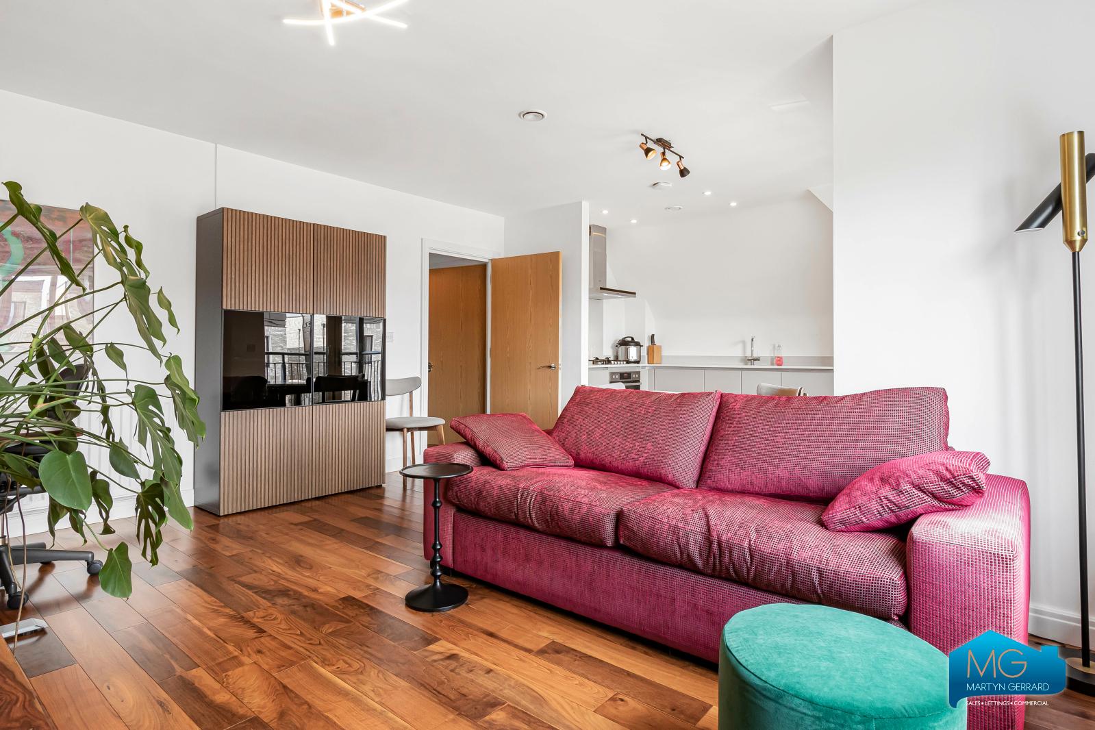 2 bedroom Apartment to rent - Martyn Gerrard