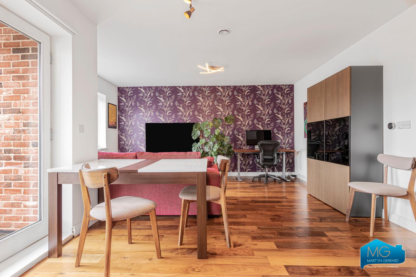 2 bedroom Apartment to rent - Martyn Gerrard