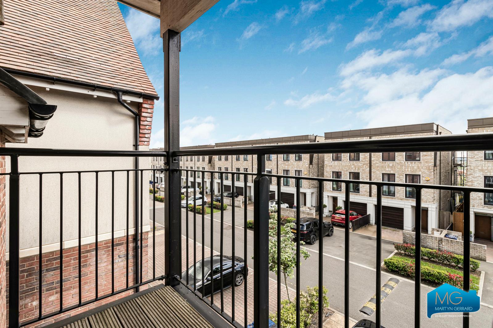 2 bedroom Apartment to rent - Martyn Gerrard