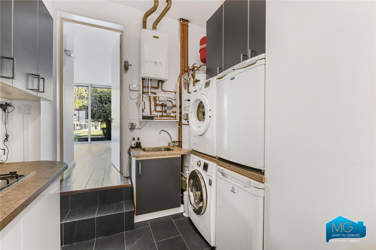 5 bedroom Detached House to rent - Martyn Gerrard