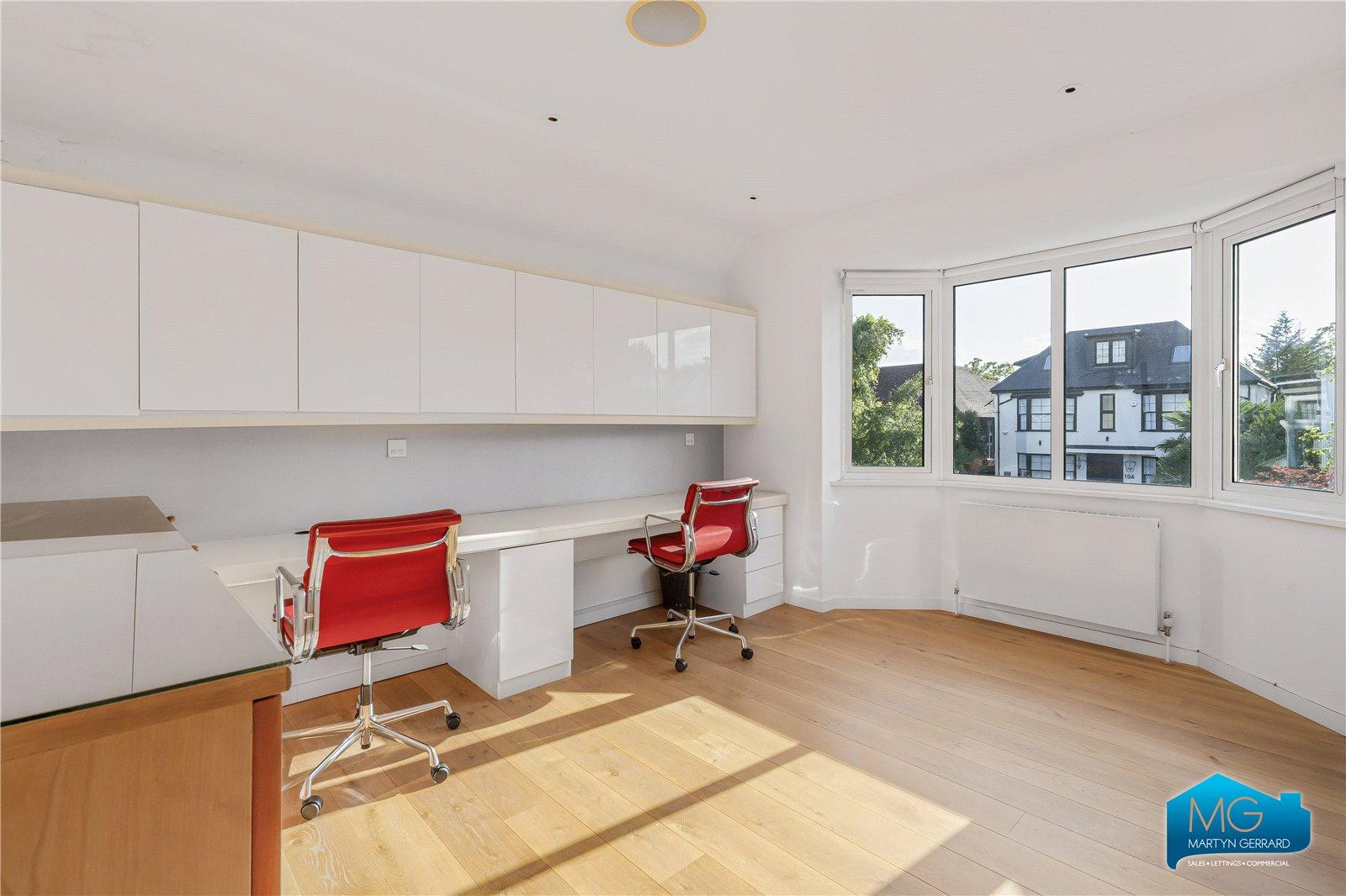 5 bedroom Detached House to rent - Martyn Gerrard