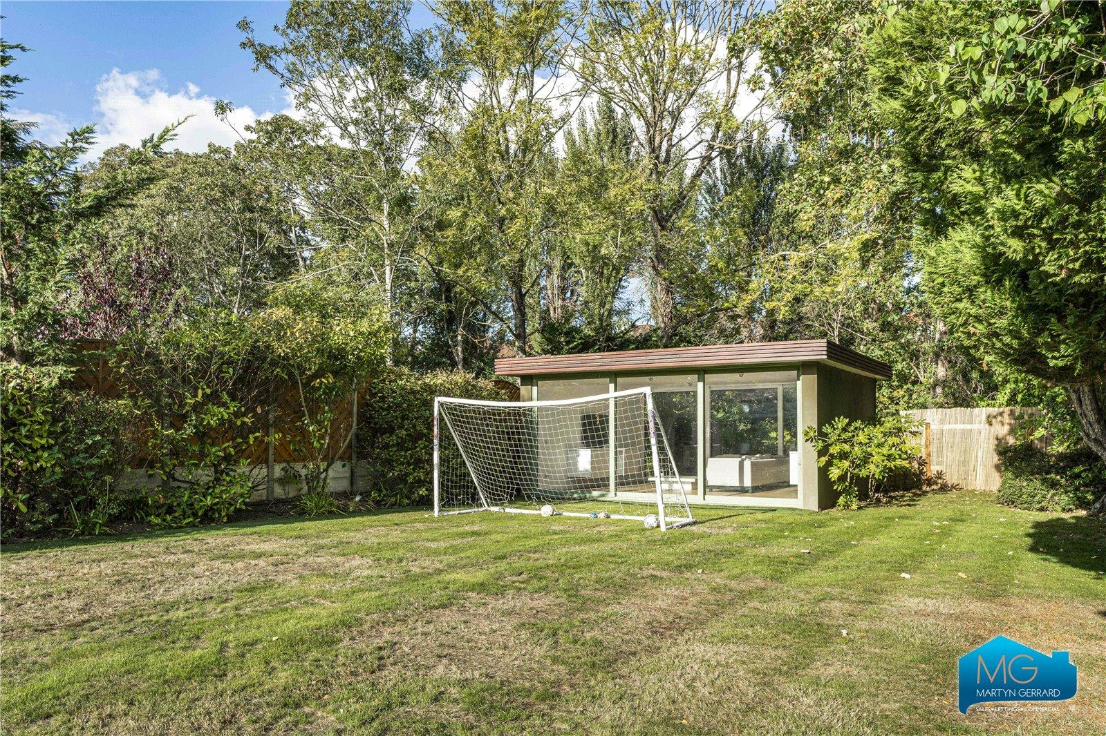 5 bedroom Detached House to rent - Martyn Gerrard