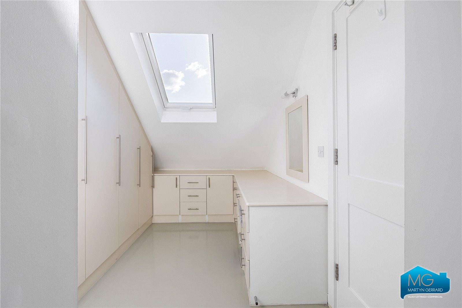 5 bedroom Detached House to rent - Martyn Gerrard