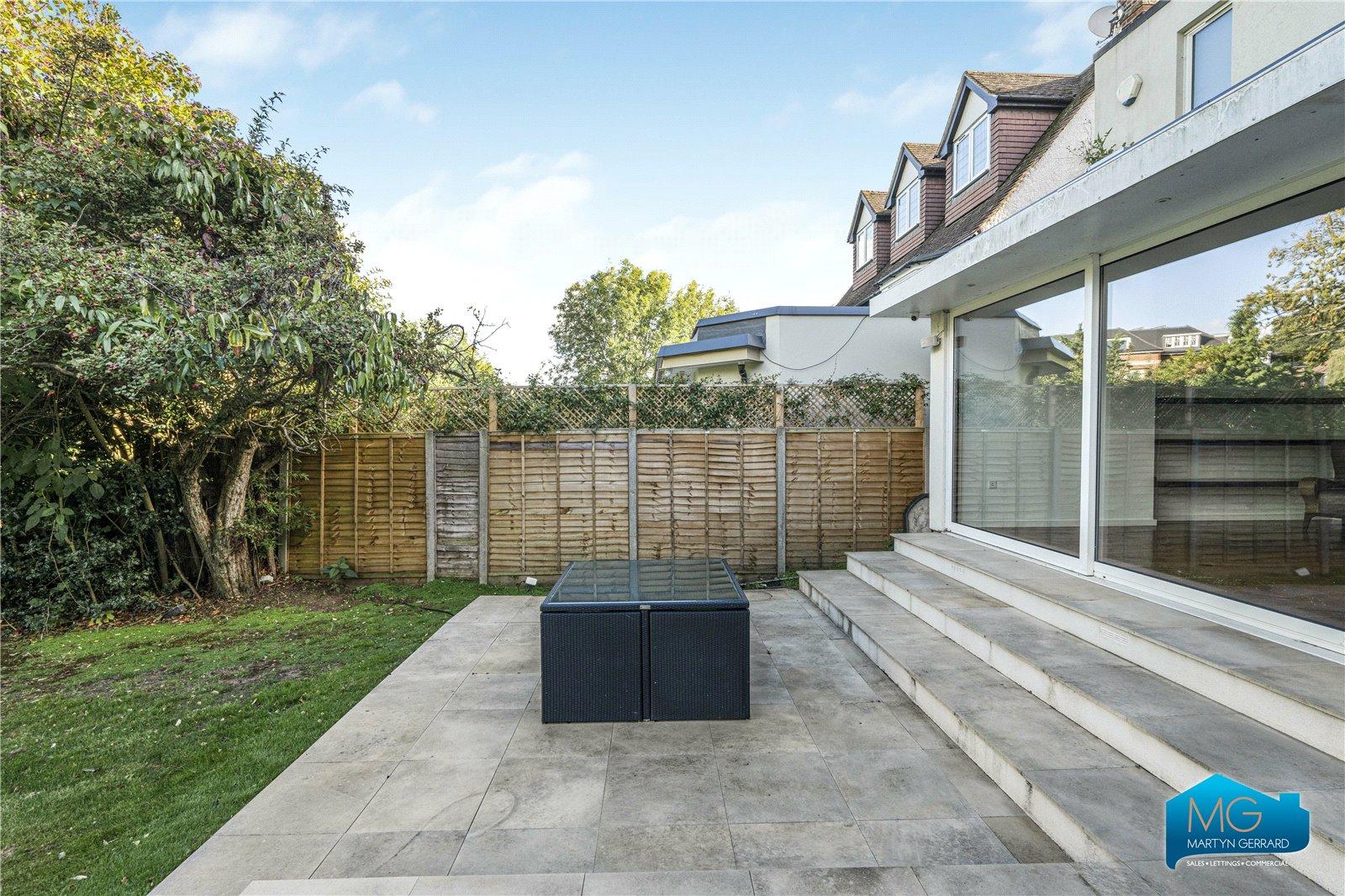 5 bedroom Detached House to rent - Martyn Gerrard