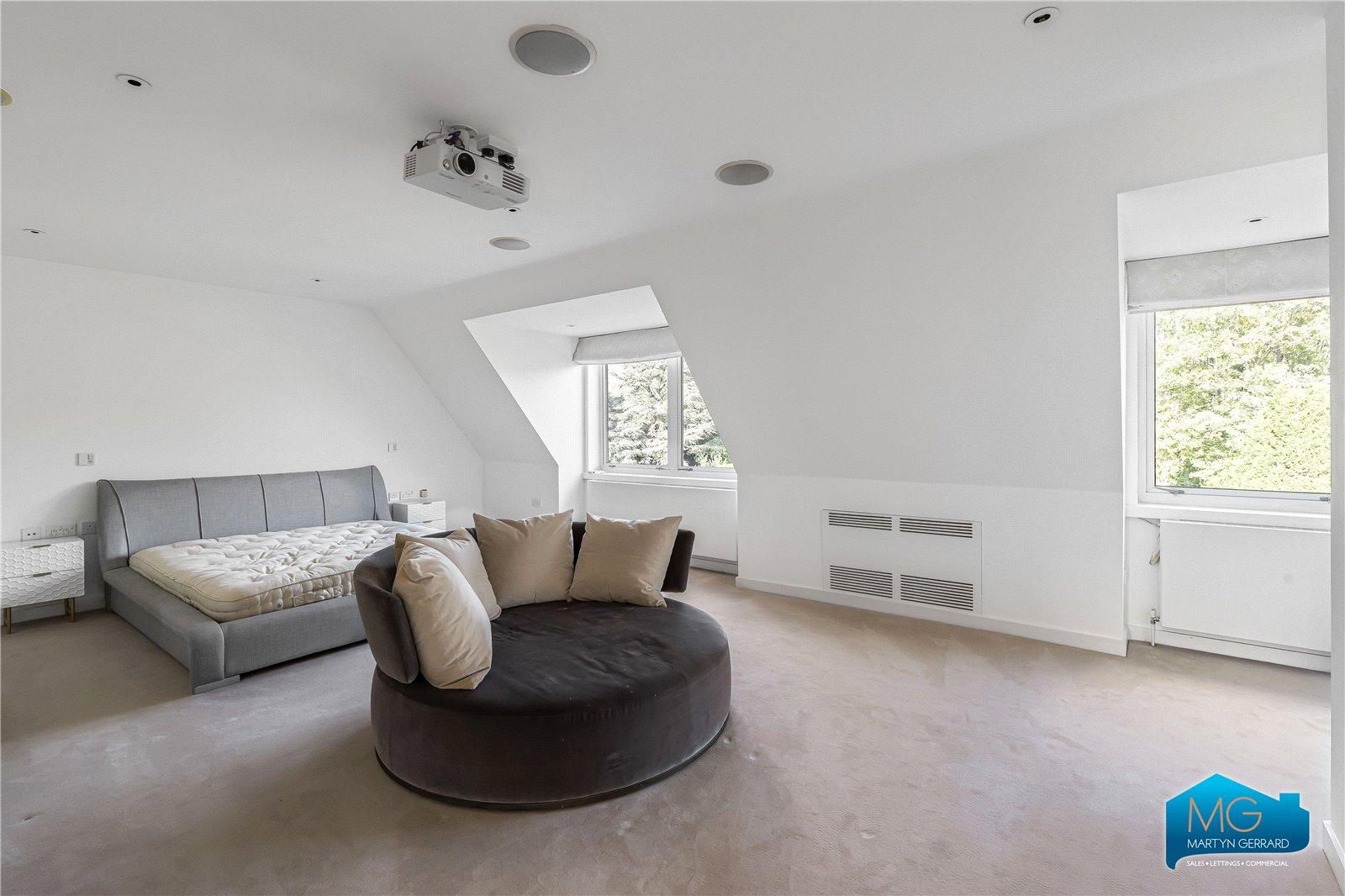 5 bedroom Detached House to rent - Martyn Gerrard