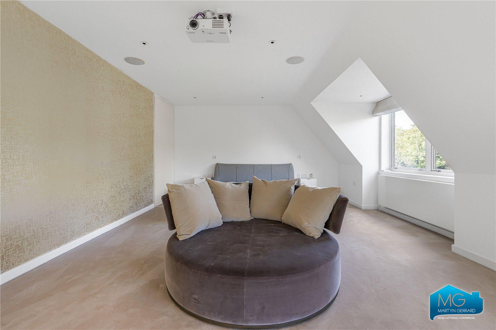 5 bedroom Detached House to rent - Martyn Gerrard