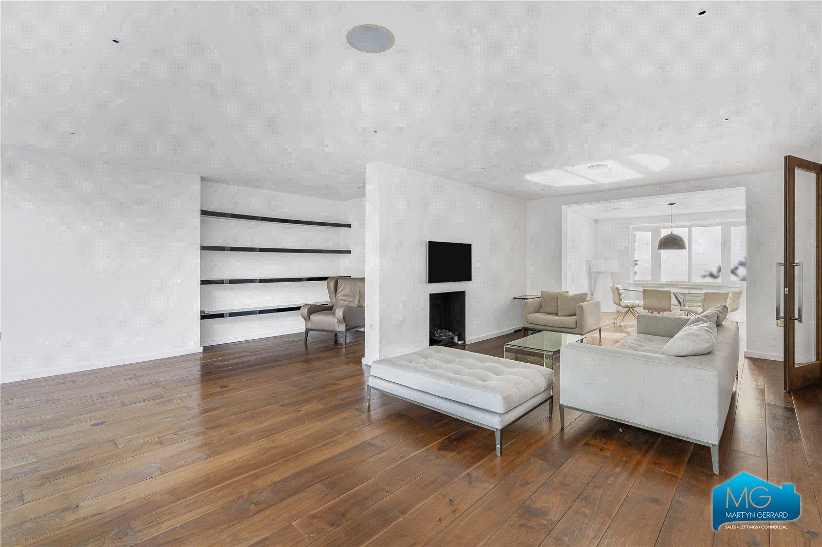 5 bedroom Detached House to rent - Martyn Gerrard