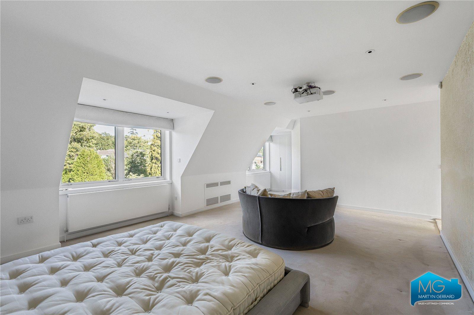 5 bedroom Detached House to rent - Martyn Gerrard