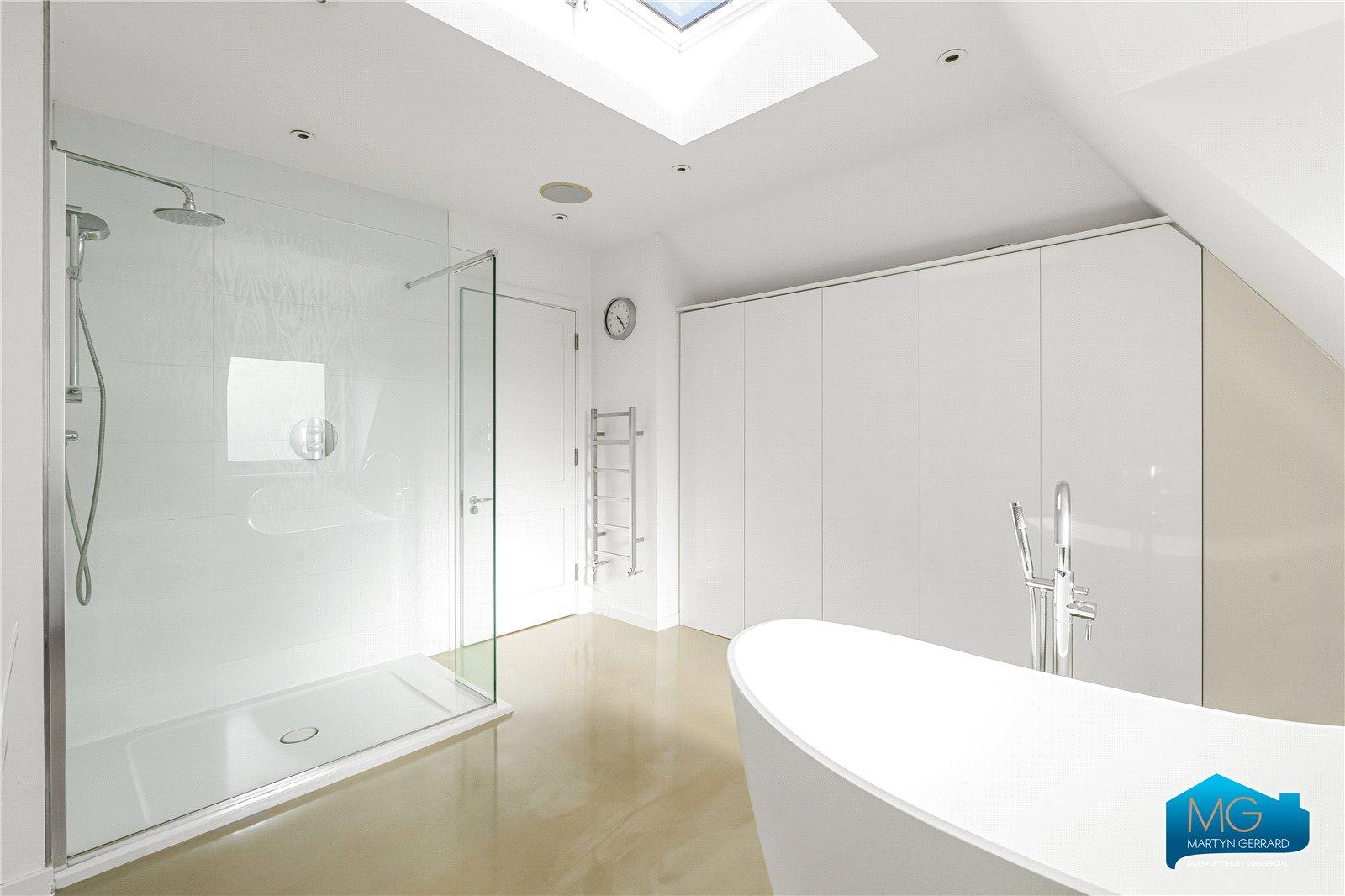 5 bedroom Detached House to rent - Martyn Gerrard
