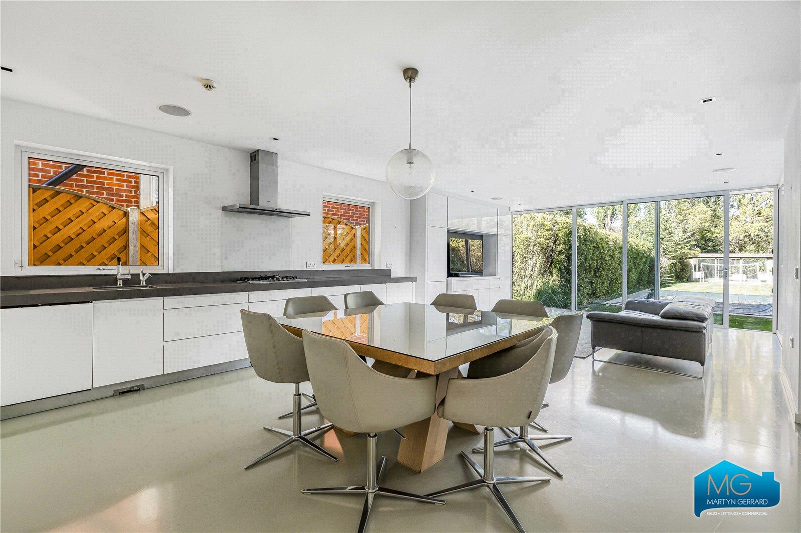 5 bedroom Detached House to rent - Martyn Gerrard