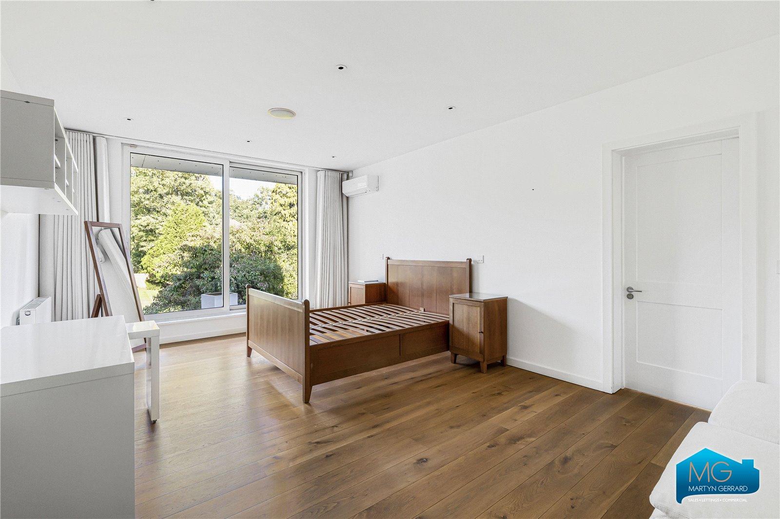 5 bedroom Detached House to rent - Martyn Gerrard