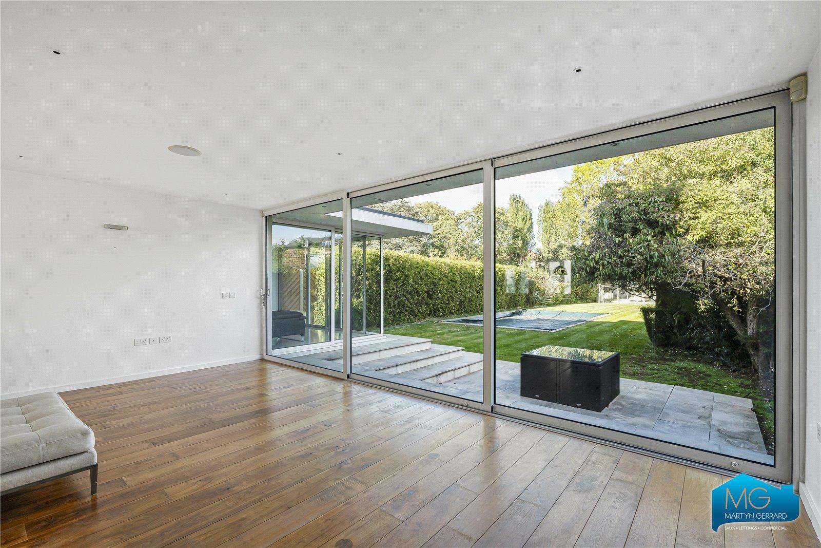 5 bedroom Detached House to rent - Martyn Gerrard