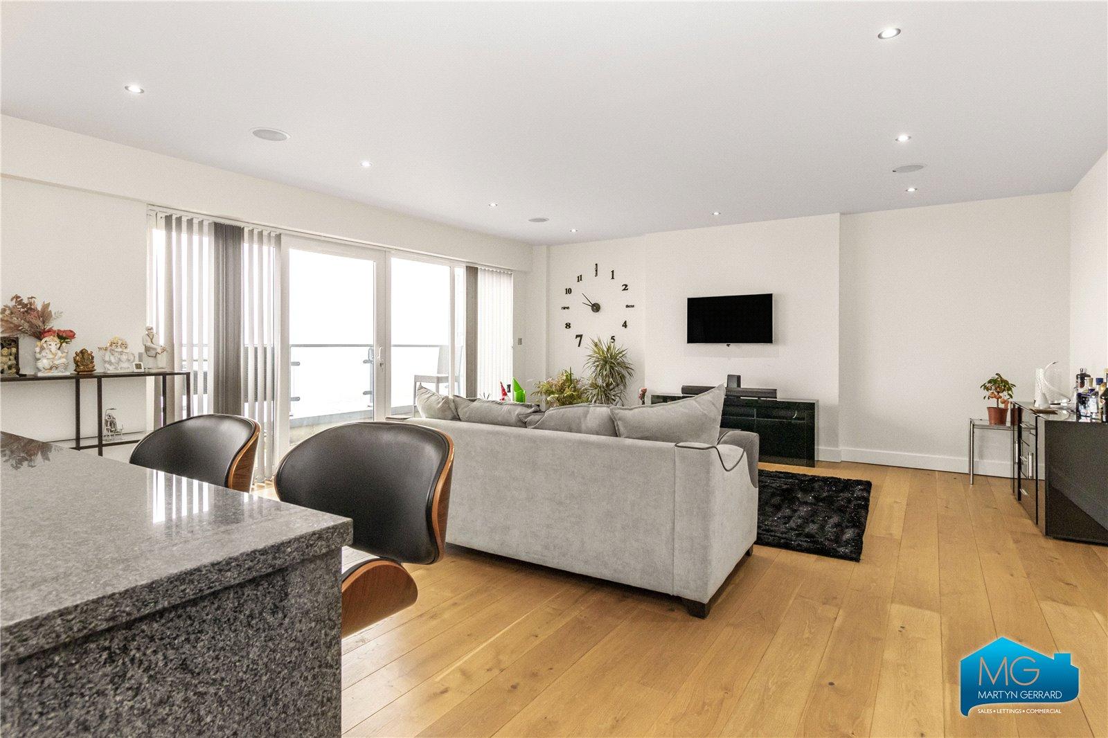 3 bedroom Apartment to rent - Martyn Gerrard