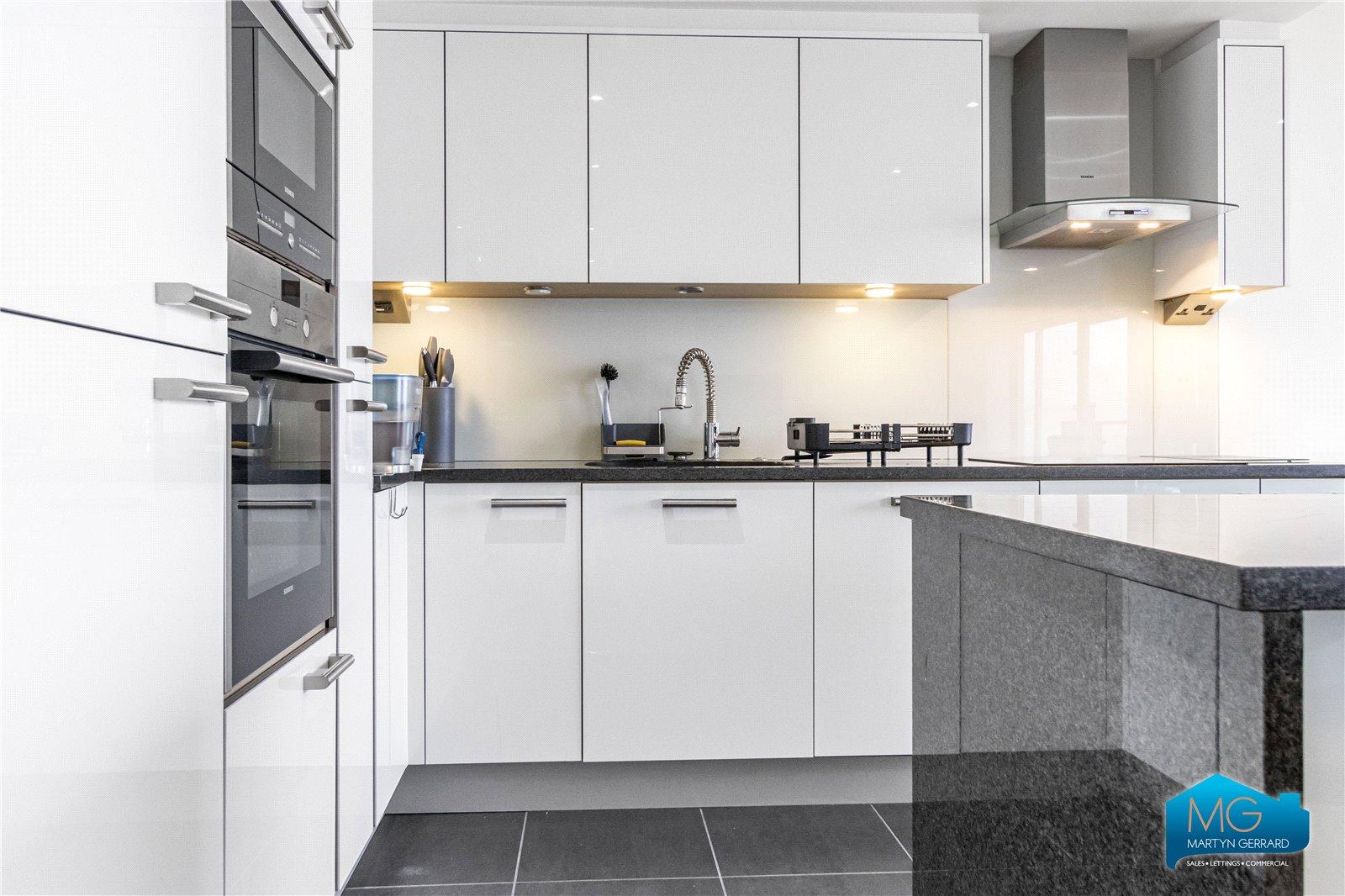 3 bedroom Apartment to rent - Martyn Gerrard