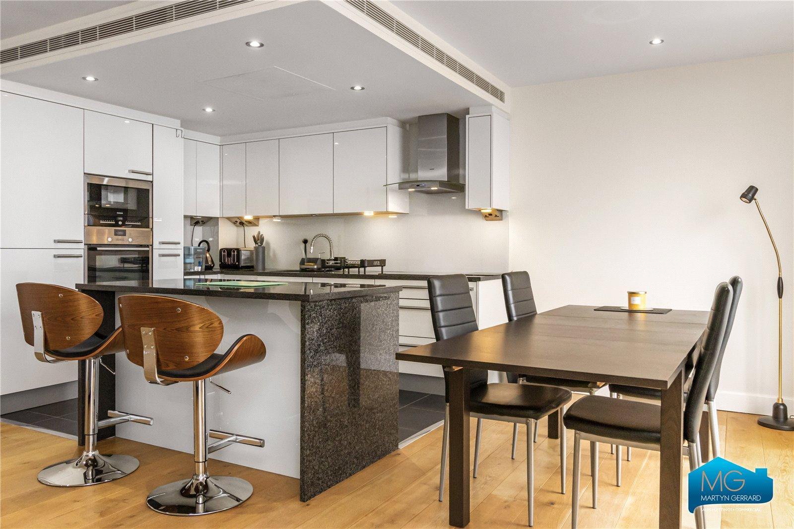 3 bedroom Apartment to rent - Martyn Gerrard