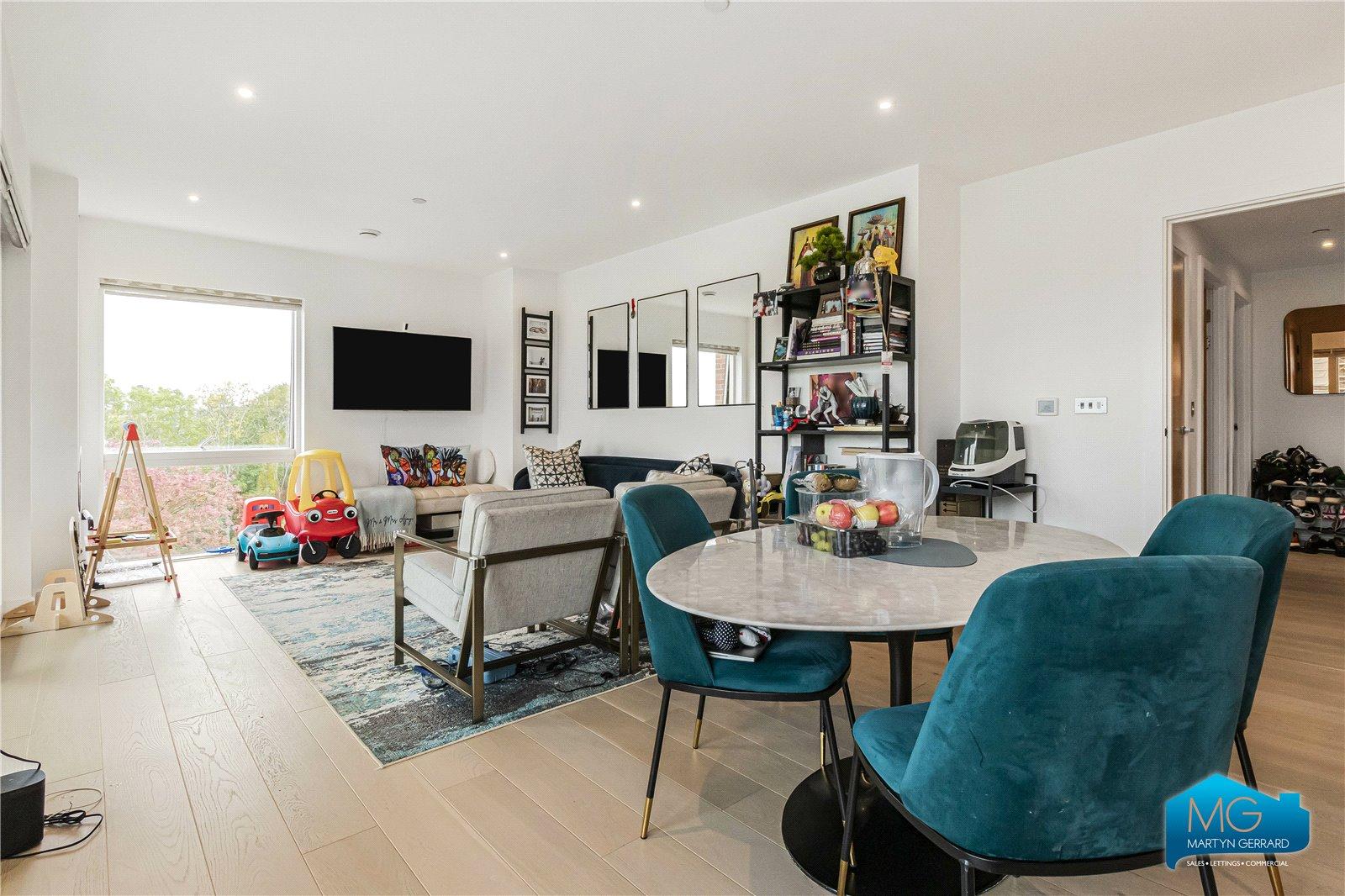2 bedroom Apartment to rent - Martyn Gerrard