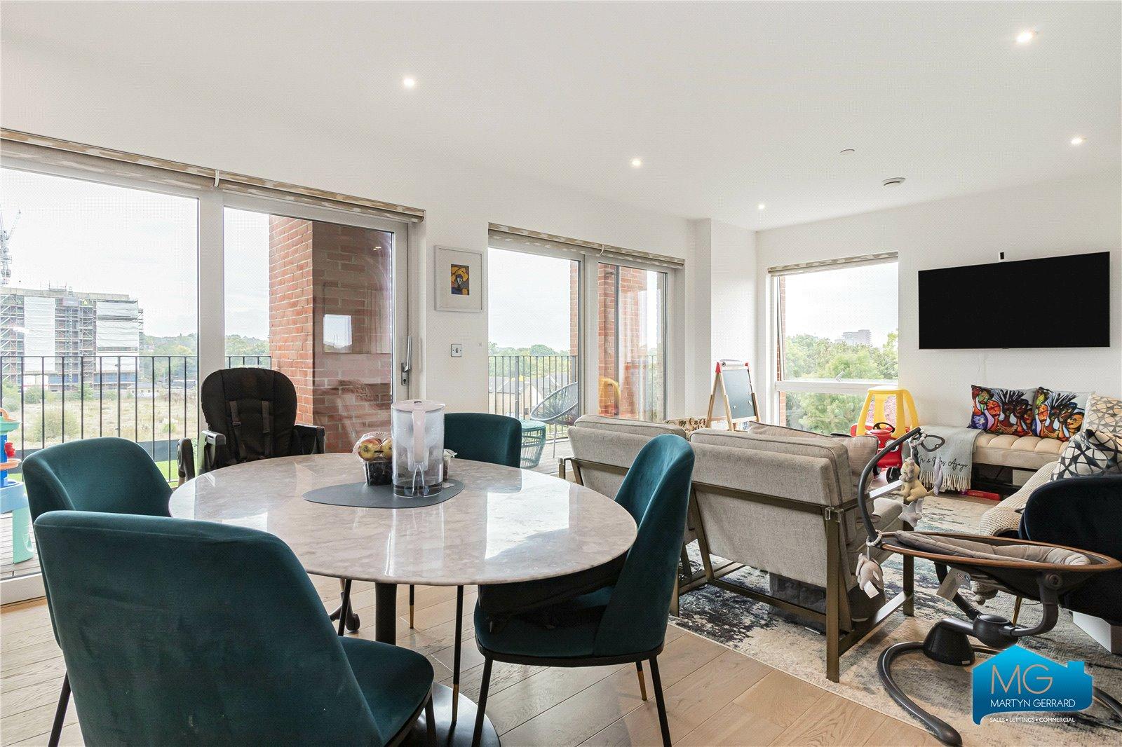 2 bedroom Apartment to rent - Martyn Gerrard
