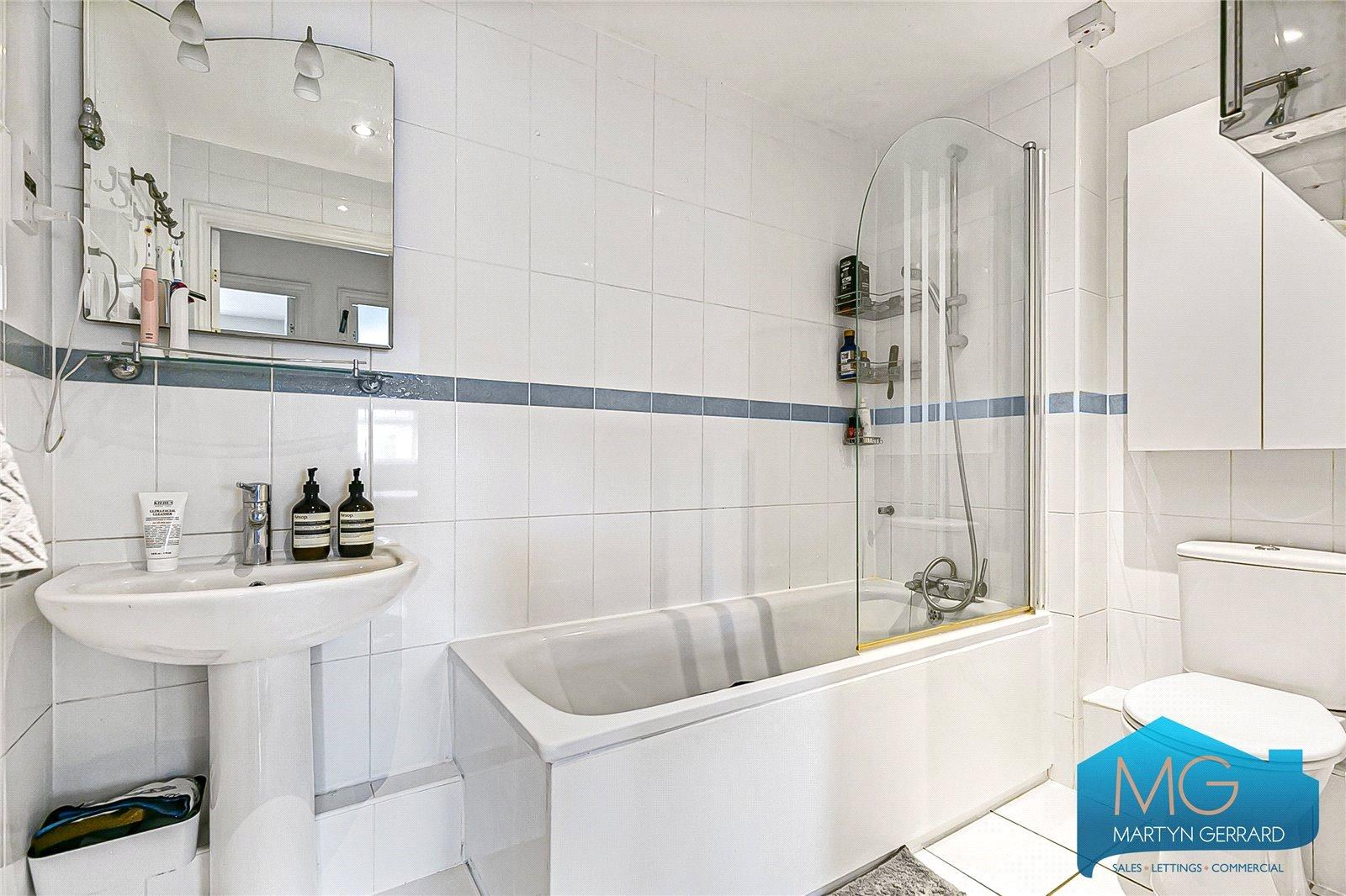 2 bedroom Apartment to rent - Martyn Gerrard