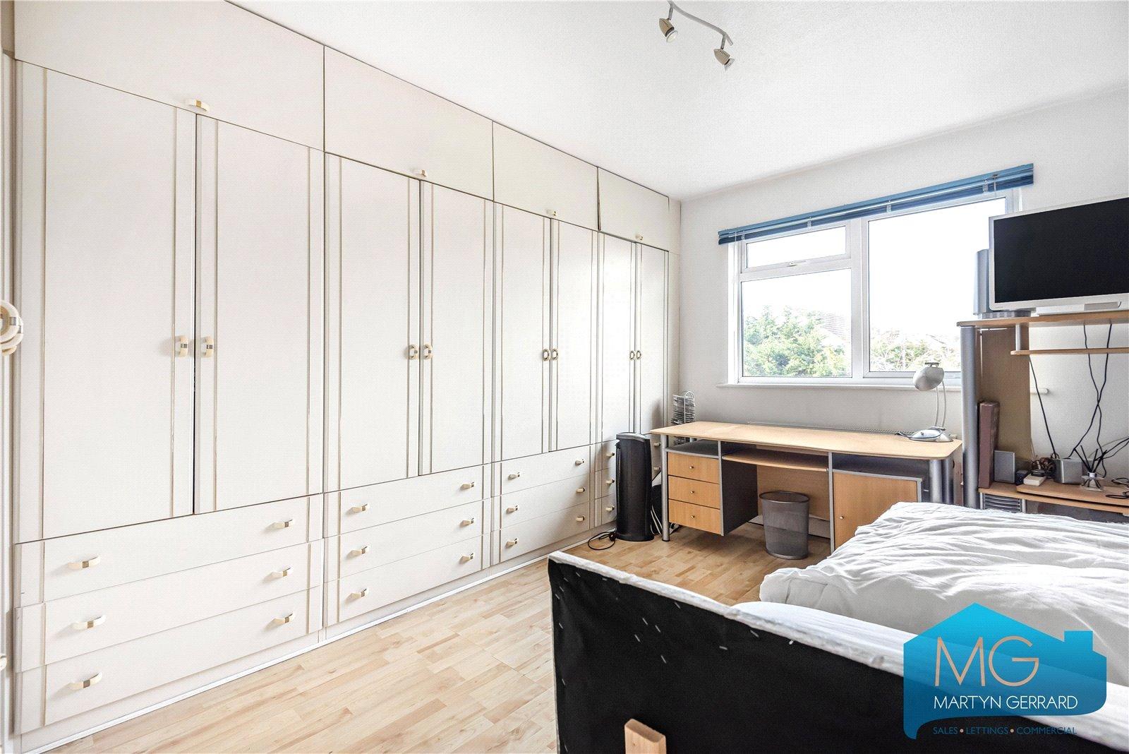 3 bedroom Semi-Detached House to rent - Martyn Gerrard