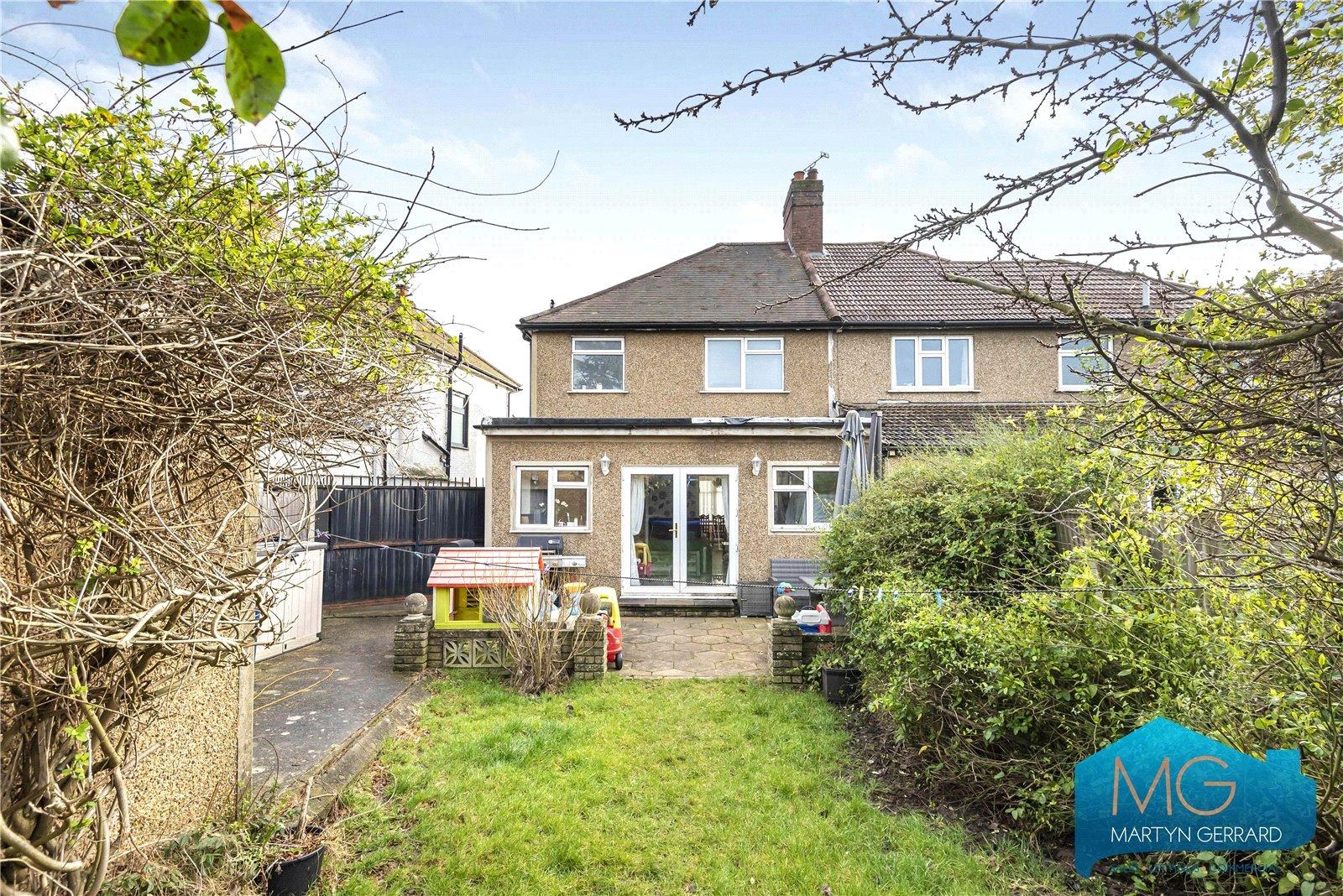 3 bedroom Semi-Detached House to rent - Martyn Gerrard