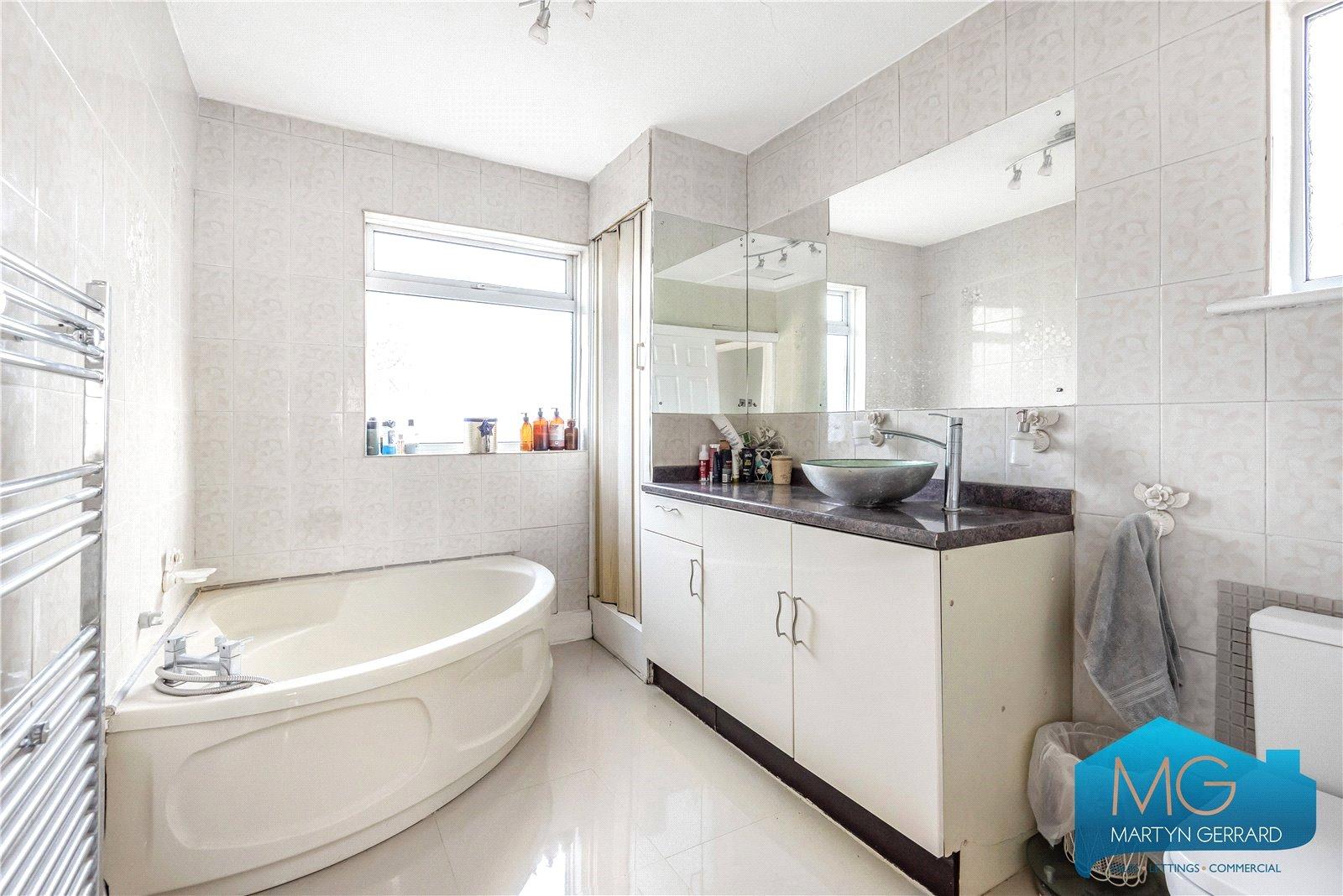 3 bedroom Semi-Detached House to rent - Martyn Gerrard