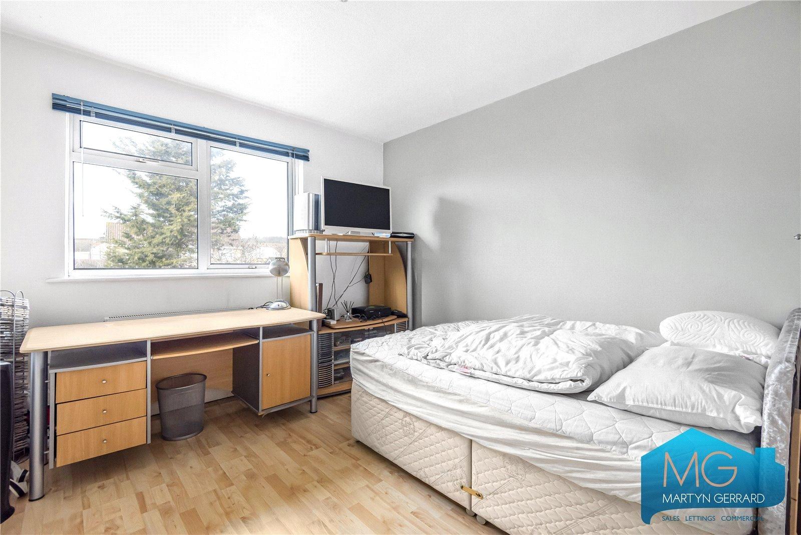 3 bedroom Semi-Detached House to rent - Martyn Gerrard
